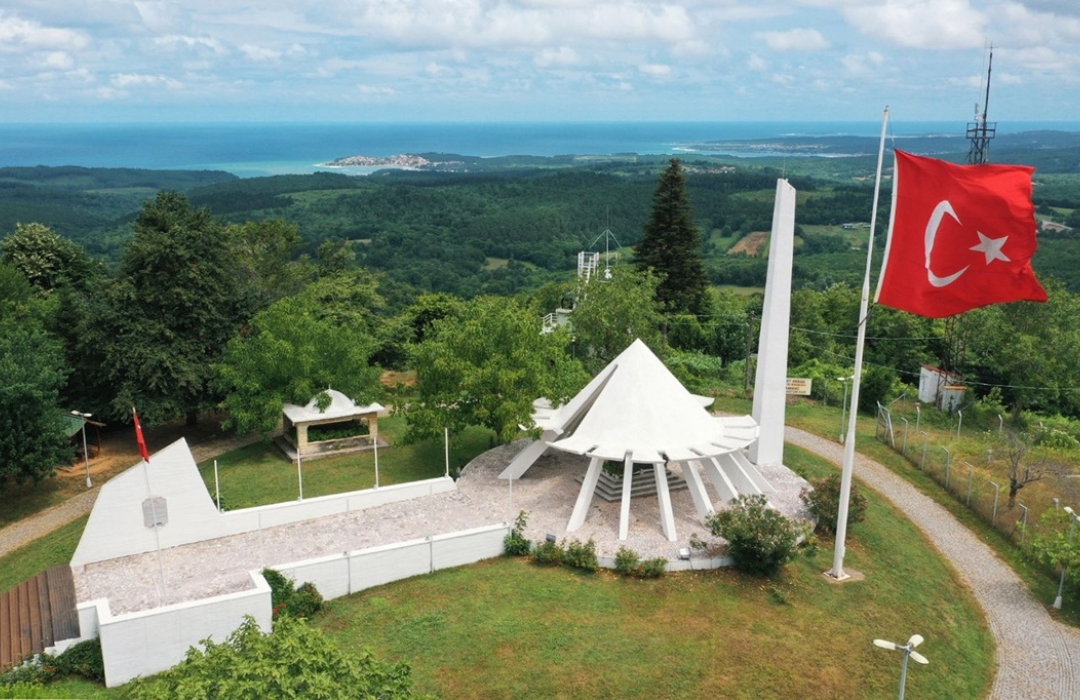 KURT YERİ (AKÇAKOCA ANITI) KERPE KAYALIKLARI DOĞA YÜRÜYÜŞÜ - Doğa Sporları Etkinliği
