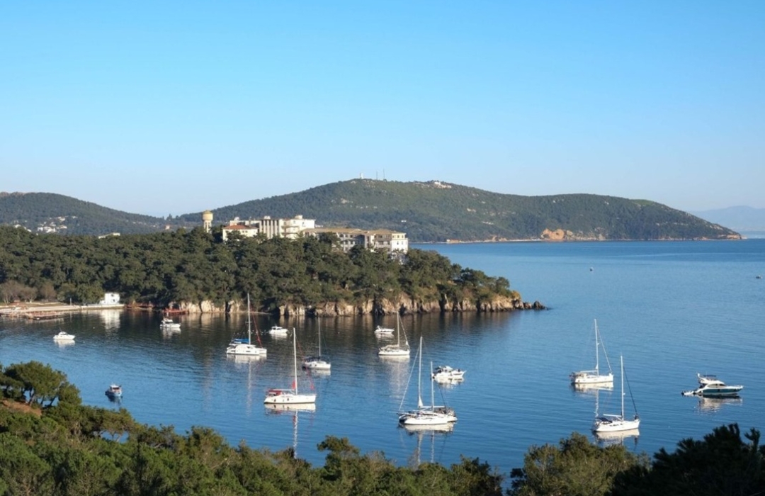 BAYRAMDA HEYBELİADA DOĞA YÜRÜYÜŞÜ - Doğa Sporları Etkinliği